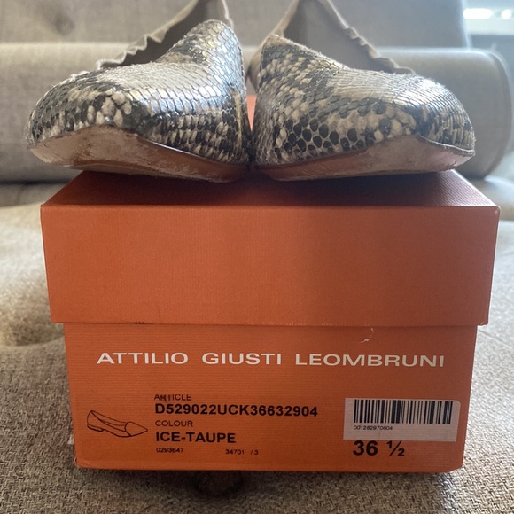 Attilio Giusti Leombruni ice-taupe/python flats. Orig price 400+ - Picture 8 of 8
